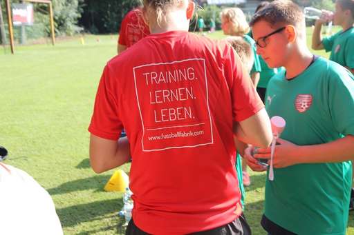 Trikot mit 'Training.Lernen.Leben.'