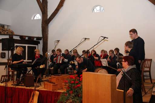 Stimmungsvoll in den Advent brachte Solo & Tutti die Gäste des Weihnachtskonzertes im Kossehof