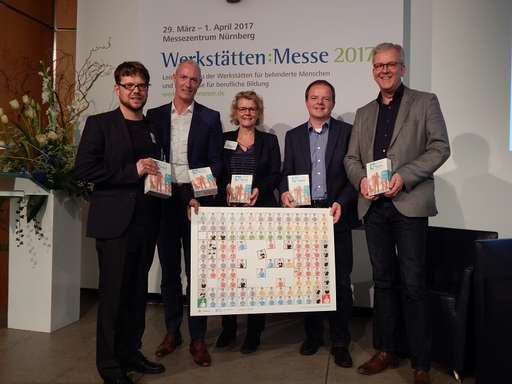 Freude über die Nominierung für den exzellent:Preis im Bereich Bildung:  Hendrik Dankschat (HHO Osnabrück), Thomas Kolde (LH Grafschaft Bentheim), Heike Bohm (Projekt gelingende Kommunikation), Guido Uhl (HpH Bersenbrück), Michael Korden (Vitus Meppen).