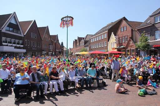 Menschenmenge in der Innenstadt